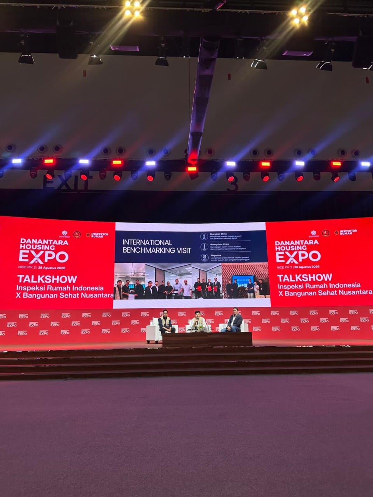 Para pembicara talkshow di panggung Danantara Housing Expo 2026