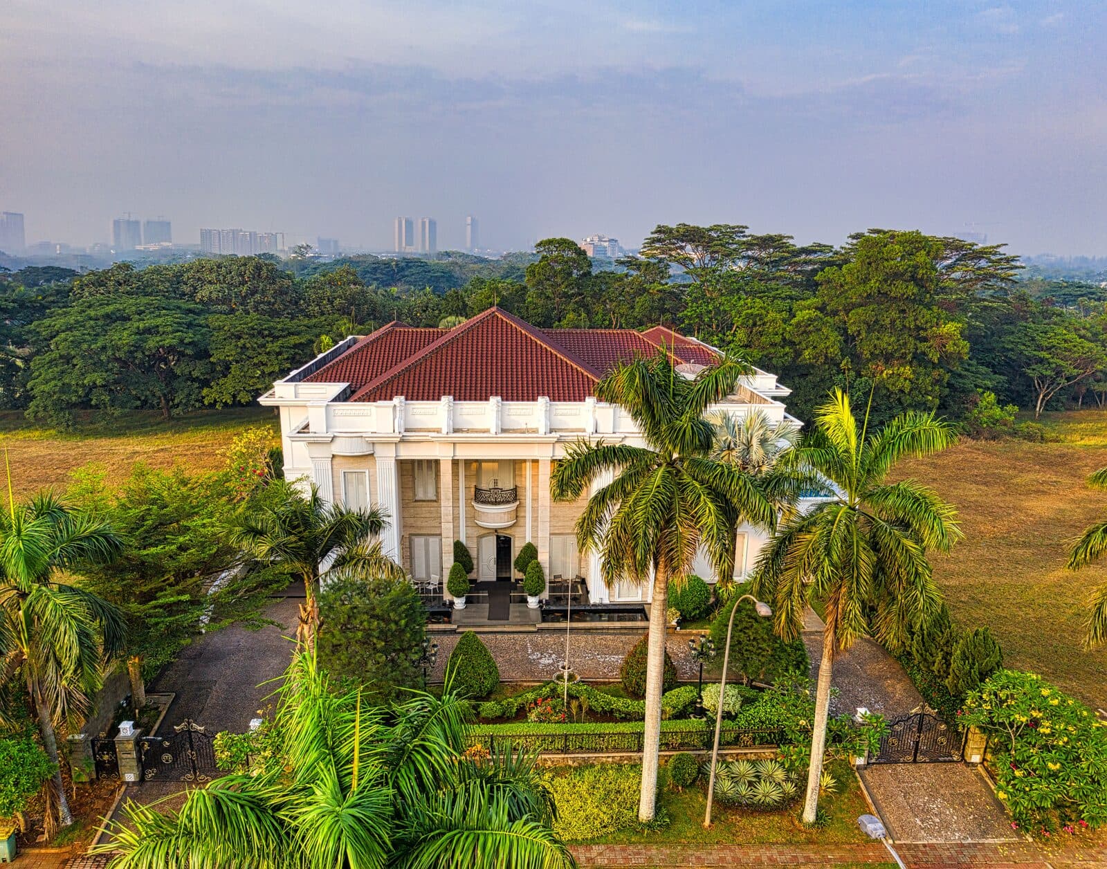 Properti premium mewah yang dijadikan contoh paket Luxury