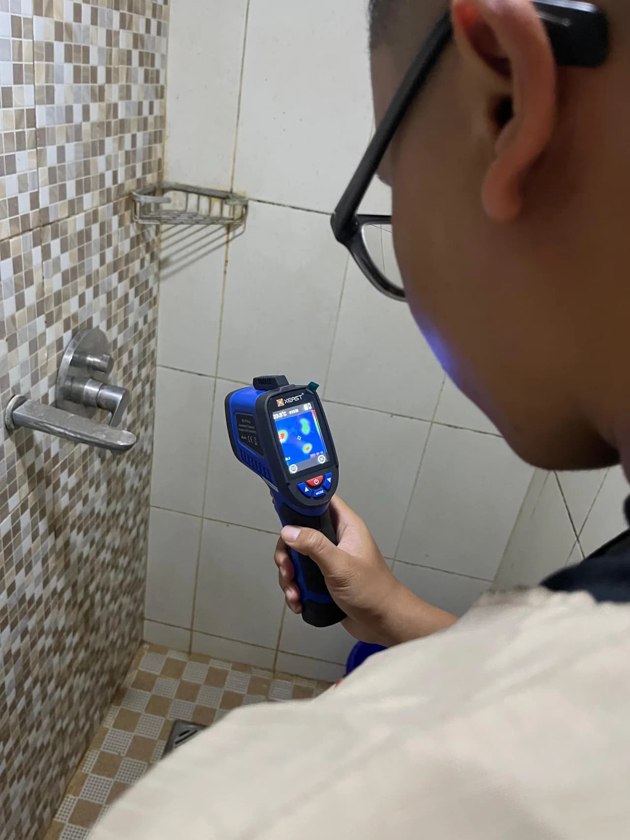 Pemeriksaan area basah menggunakan kamera termal